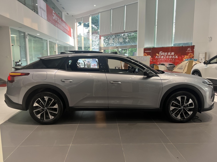 探店2023款凡尔赛C5 X，“加1元”你到底能买到啥？
