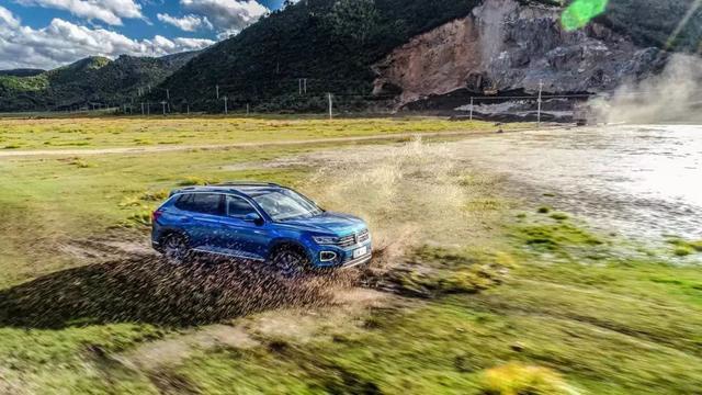 钟观 | 当新生代遭遇老江湖，探岳与RAV4荣放谁更讨年轻消