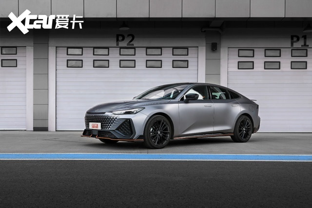 谁才是年轻人的第一辆运动型车 长安UNI-V VS东风本田思域