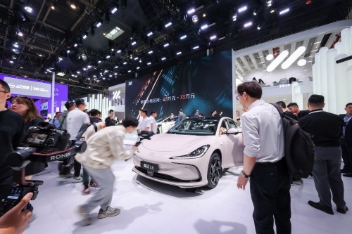 北京车展展现智能风采，智己L6订单突破21,000台