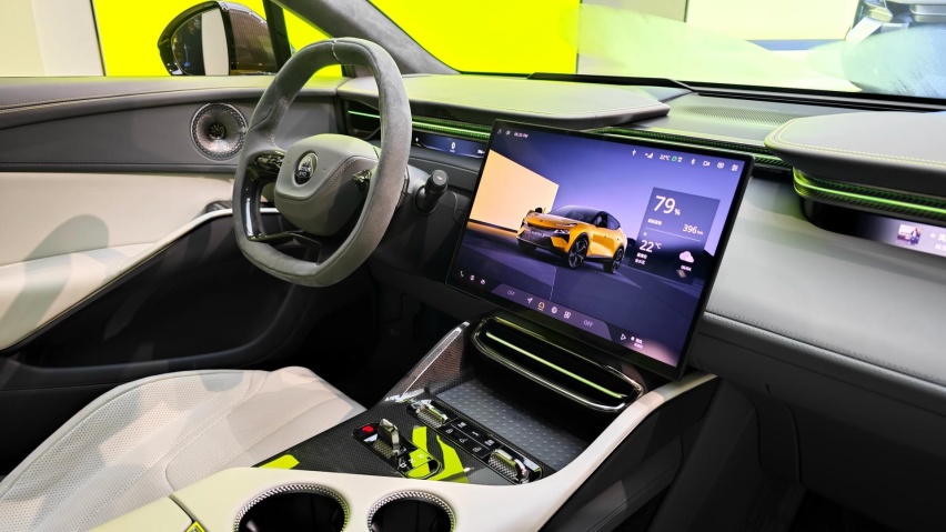 百万级“吉利王” 探店实拍路特斯Eletre 选它还是Model X