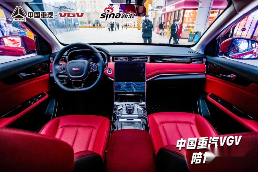 VX7惊喜亮相！中国重汽VGV联袂新浪送来跨年笑语