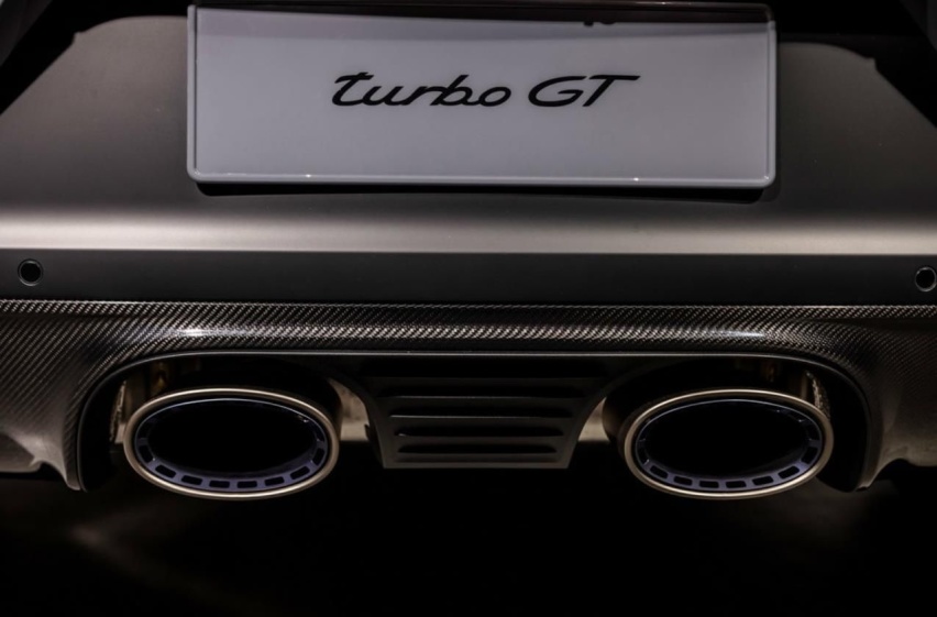 贴地飞行的艺术 保时捷卡宴 Turbo GT