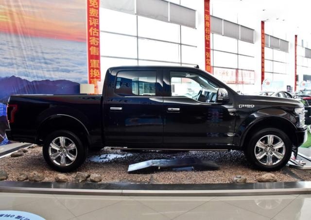 皮卡也能走豪华舒适风，福特新成员，F-150 LTD版和猛禽不一样