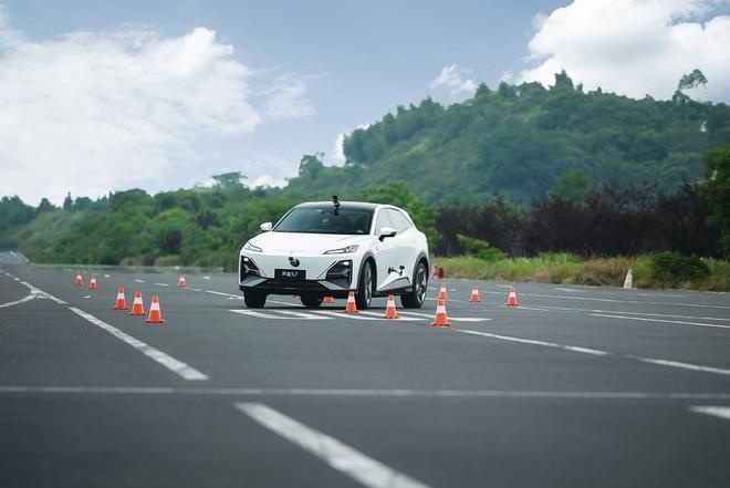 1120km综合续航，增程车也有驾驶乐趣？深蓝S7增程版动态体验