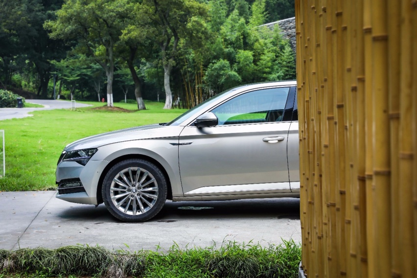 配置水平更上一层楼！试驾斯柯达新速派380TSI