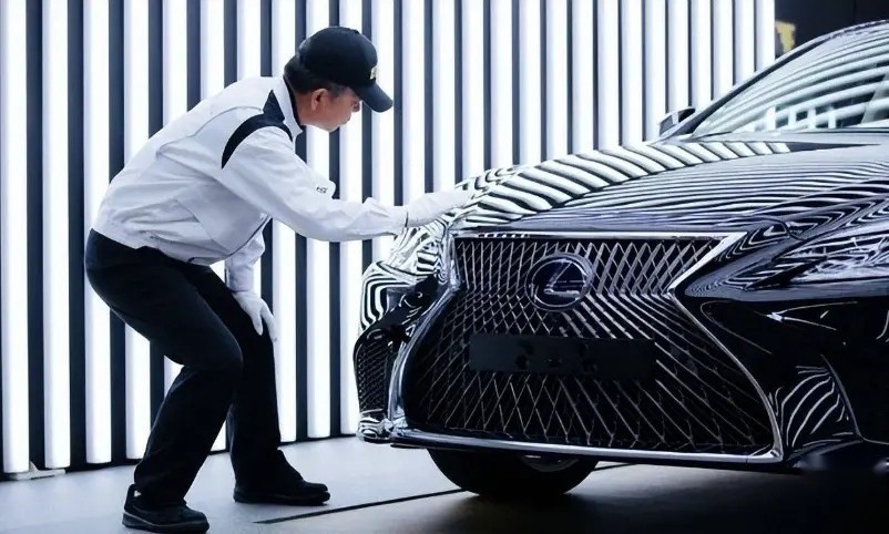 2023年，雷克萨斯终于要靠打广告卖车了？