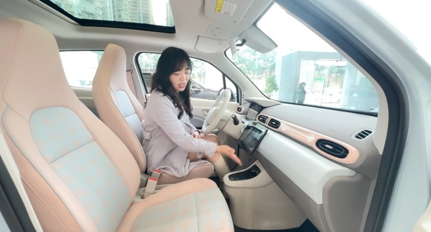 静态体验2023款零跑T03智享版，L2级自动驾驶+403公里续航不到