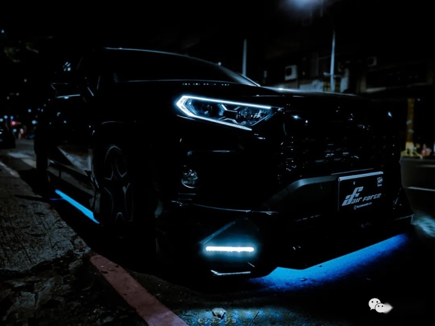 来自宝岛台湾的黑武士丰田RAV4，硬汉造型玩姿态你们爱不爱？
