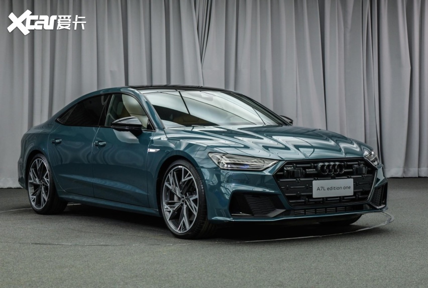 实拍上汽奥迪A7L，无框电吸门+V6引擎，诠释“西装暴徒”