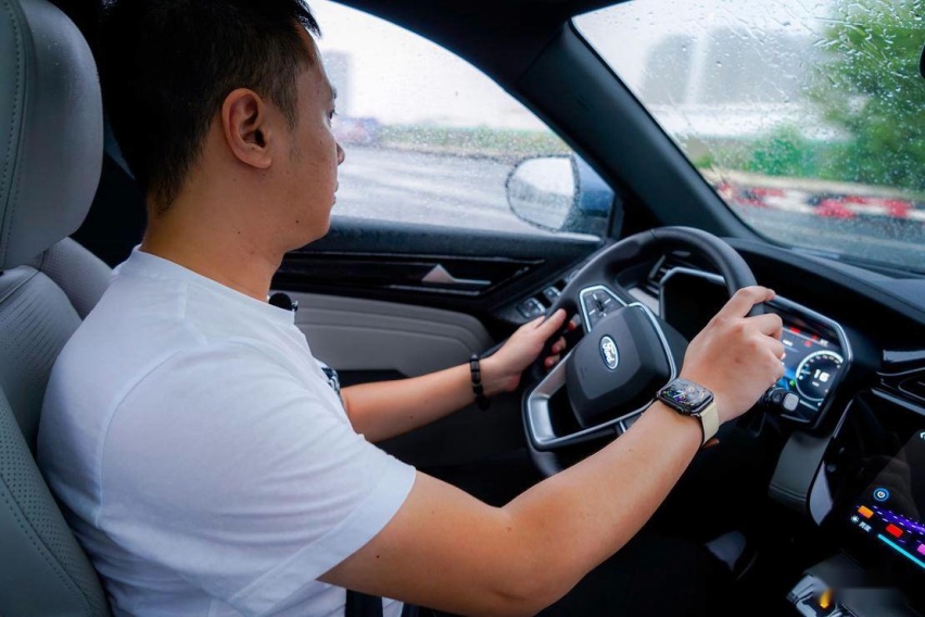 FORD_LingJie_EV_DT_01_05.jpg