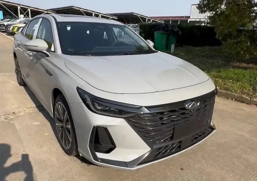 【e汽车】全新艾瑞泽8 GT实车谍照曝光