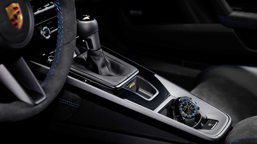 2022-porsche-911-gt3-center-console.jpg