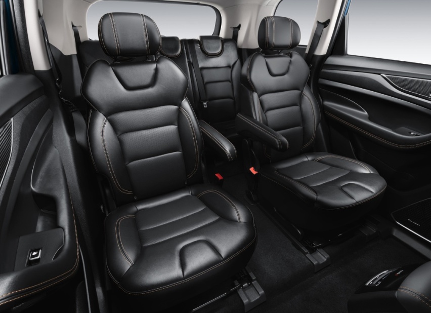长安6座中型SUV上市,不到9万,搭蓝鲸1.5T,轴距2米8
