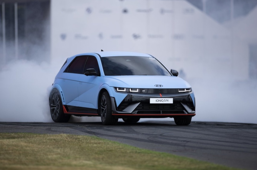 预售25.98万元起，可玩性很强的韩国小钢炮，全新Elantra N