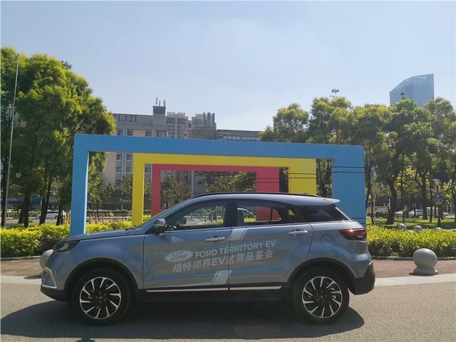 内饰、底盘是亮点，但是车机有待提高，深圳试驾领界EV