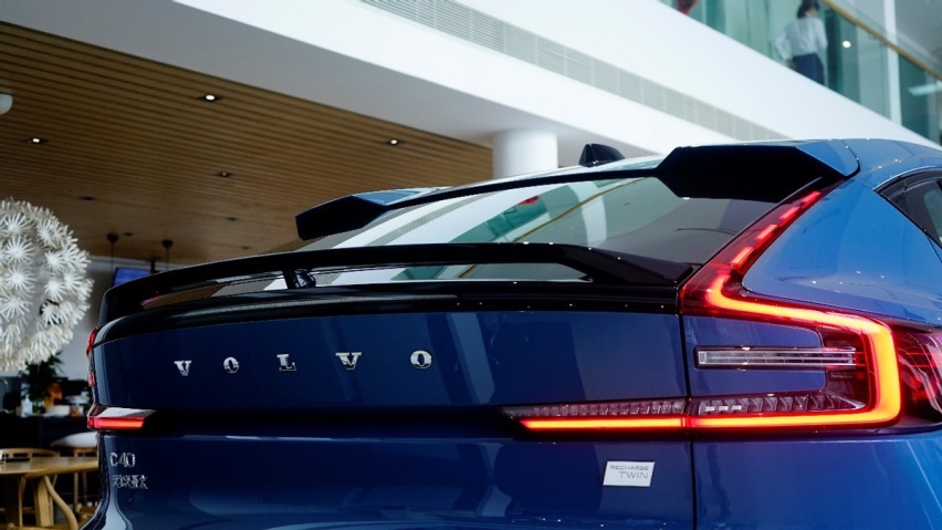 实拍4.7秒破百豪华品牌SUV，预售价仅26.7万起？