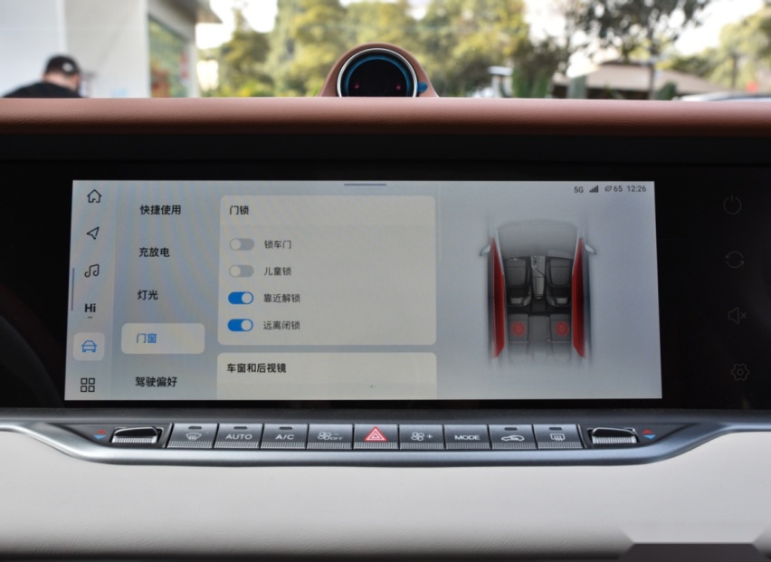 小鹏G9迎来一个对手，岚图FREE可加油充电，续航960km，配置丰富