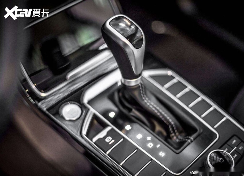 一汽森雅R8 
