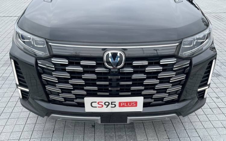全面升级，配原装进口爱信8AT 试驾长安CS95PLUS