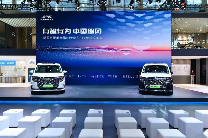 什么是电混MPV市场标杆？21.99万起预售的瑞风RF8就是答案