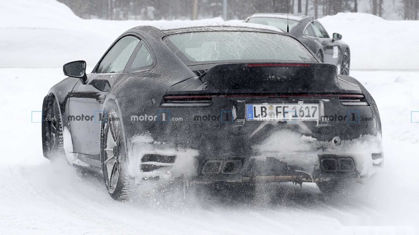 保时捷911 Turbo S谍照，尾翼不同，或为经典款