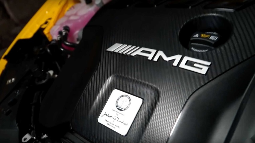 奔驰AMG A45 S拿下纽北，成绩7分48秒，超宝马M4