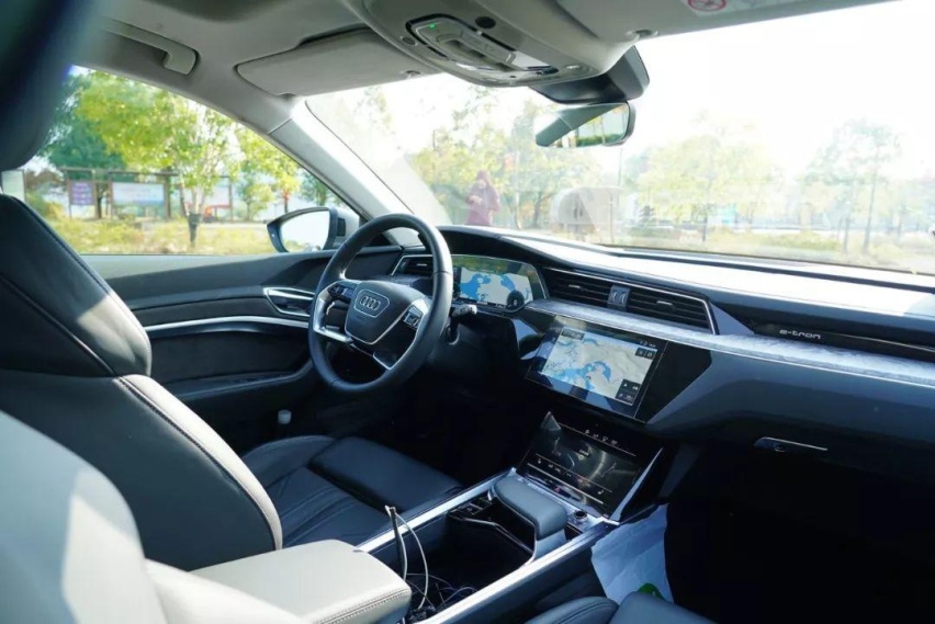 奥迪首款纯电SUV，预售70万起，与特斯拉有哪些不同？
