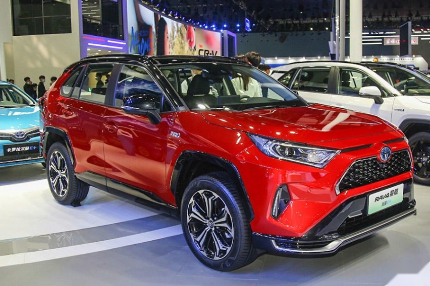 丰田RAV4荣放插电混动售24.88万起，三款车型哪款最值？