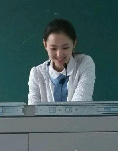 最美老师走红网络 网友评价：“长城学院”的颜值最高