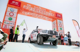 黄沙燃战意！2025长城环塔车队正式发车