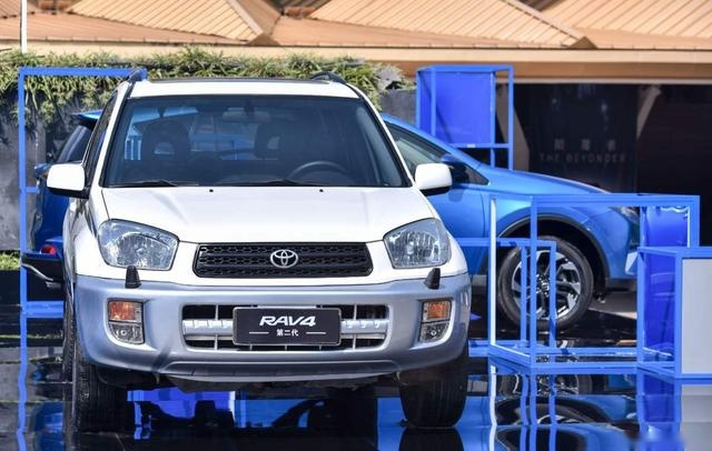 17.48到25.88万,新RAV4售价让我忘记那块中控屏