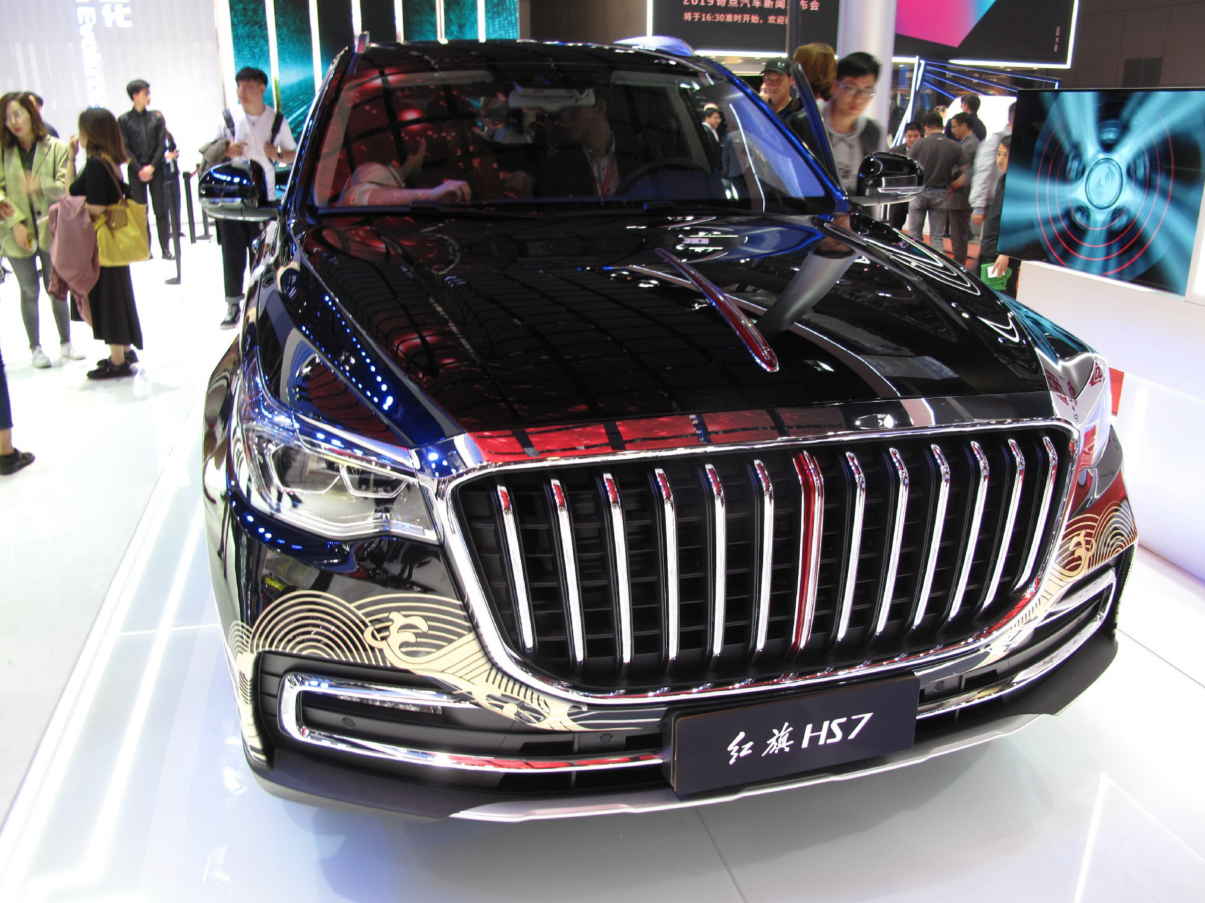 红旗hs7即将上市 外观内饰气场十足/搭载3.0t机械增压直喷发动机