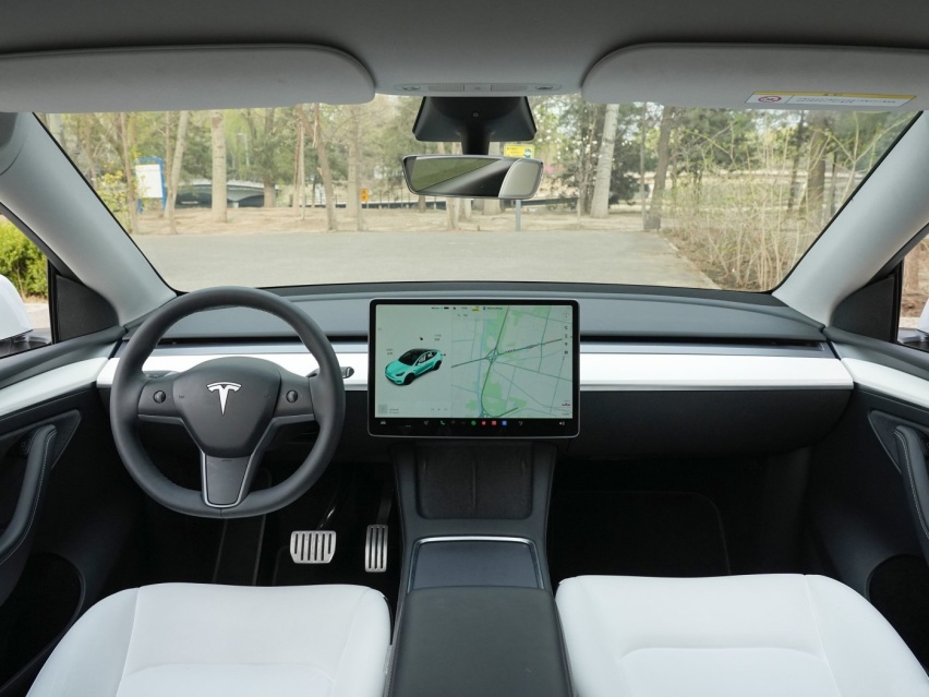 奔驰GLC还是特斯拉Model Y？中型SUV到底怎么选