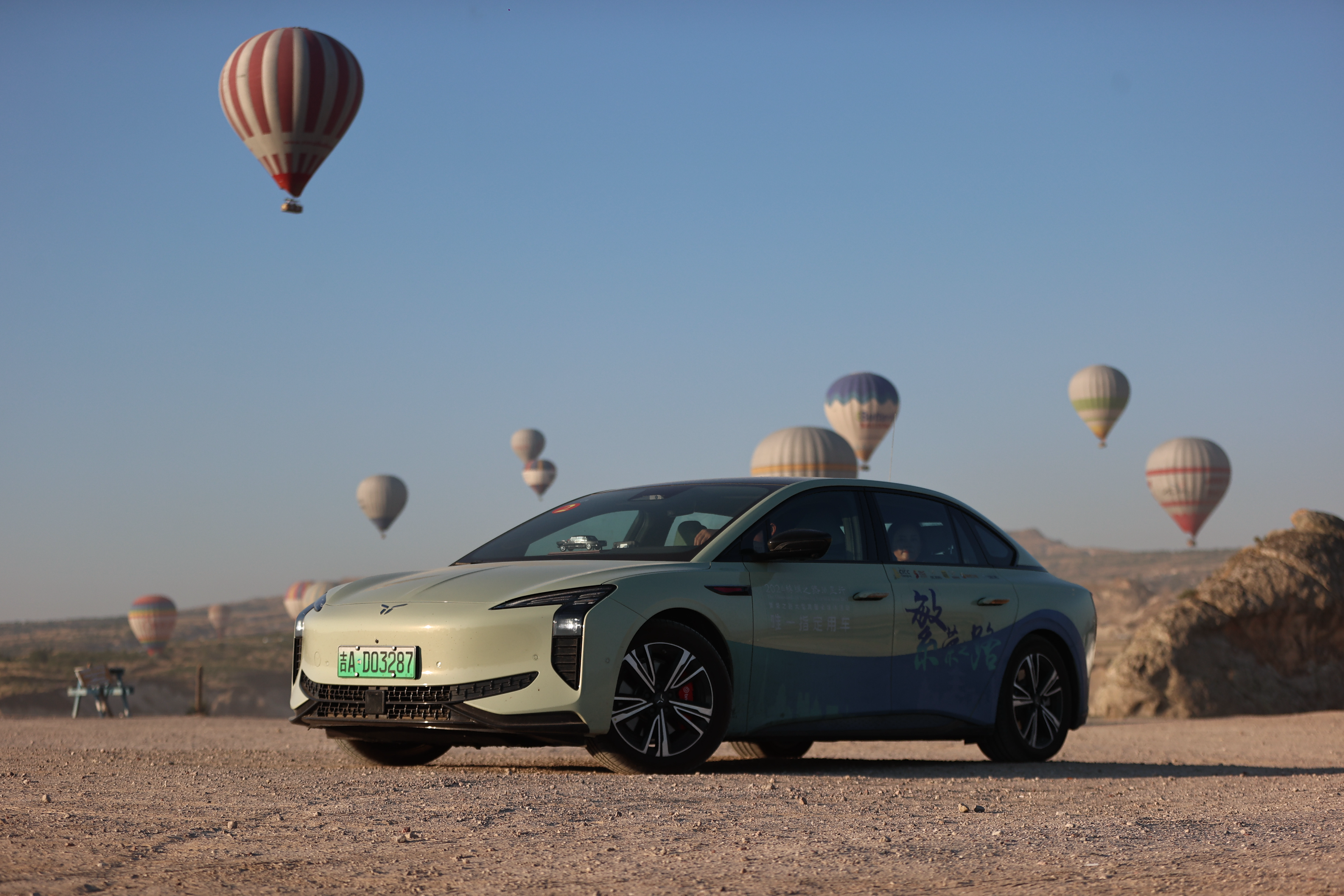 絲路情深 禮遇誼長 一汽紅旗向中匈文化交流使者貝思文贈送紅旗EH7 絲路情深 禮遇誼長 一汽紅旗向中匈文化交流使者貝思文贈送紅旗EH7