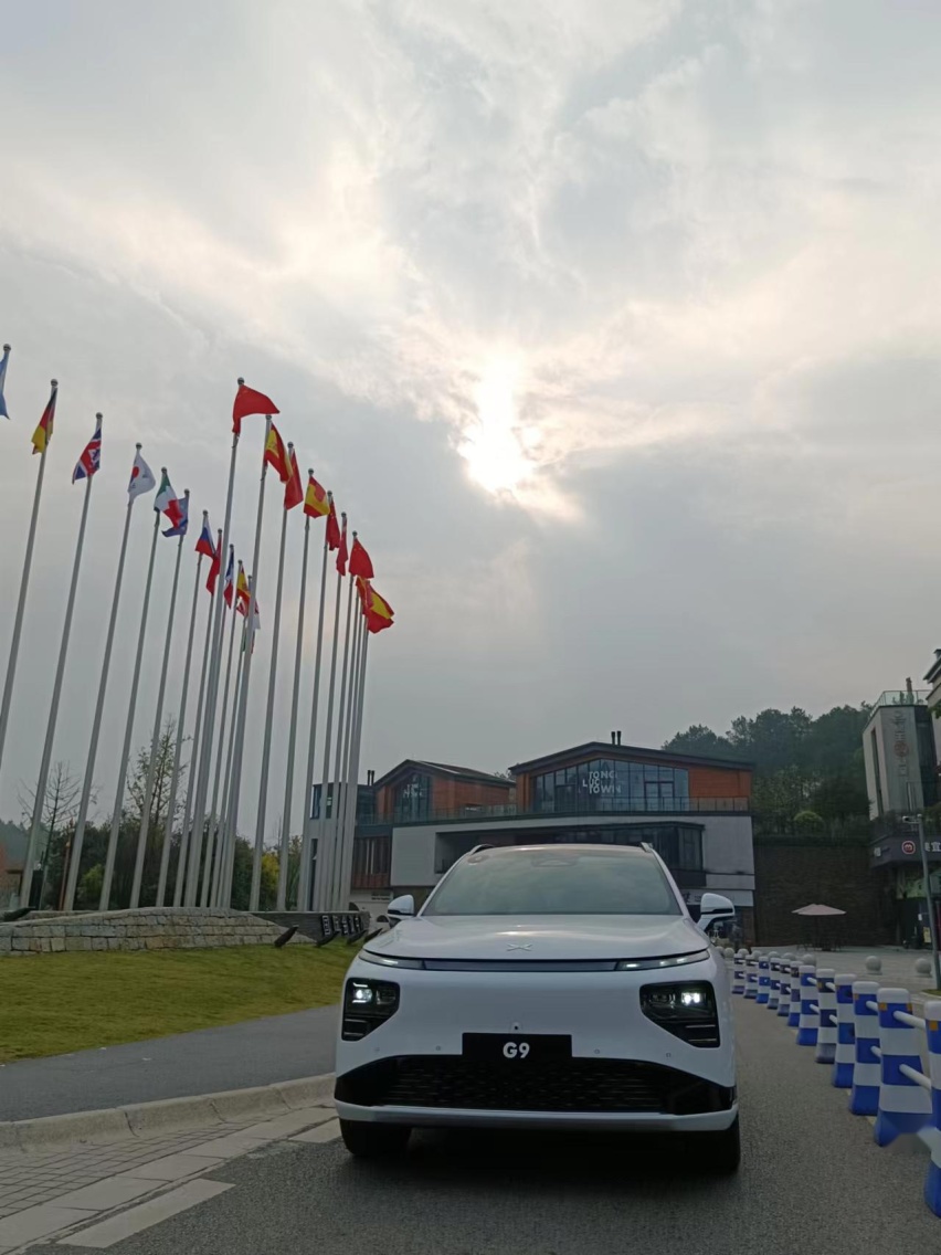 试驾小鹏G9  智能双腔空悬 德系底盘调教 内外皆豪华