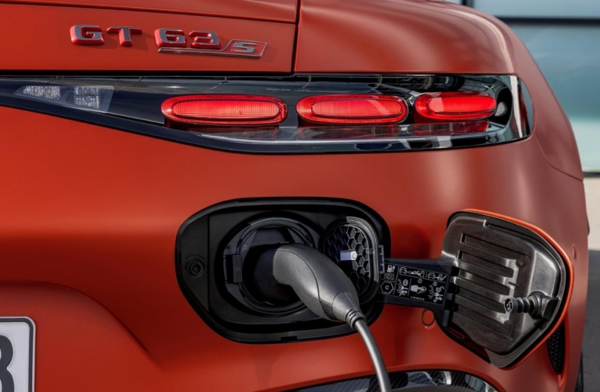 奔驰GT63 SE AMG插混版，1420Nm大扭矩，6.1度小电池
