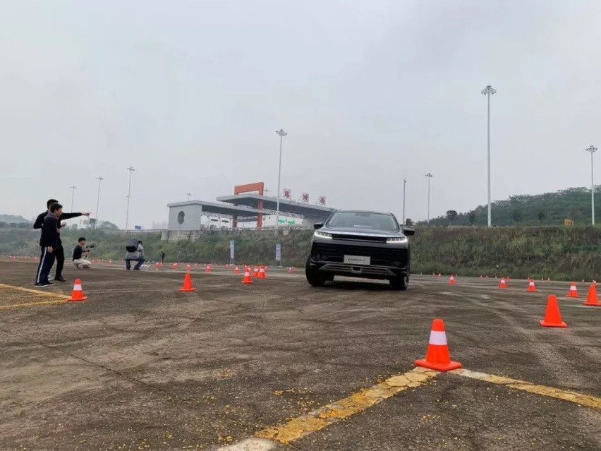 试驾星途LX丨可盲开与斜方位停车，感受不一样的智能化！
