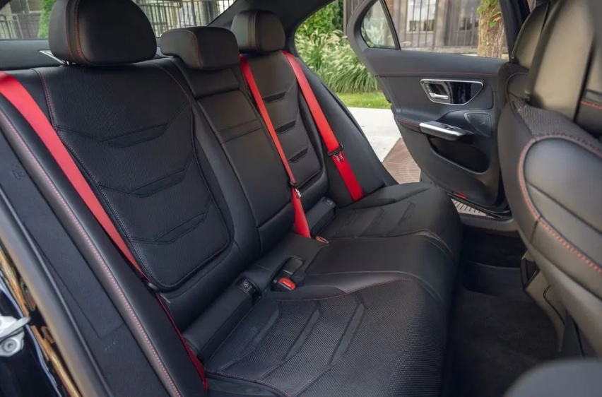 能进AMG车友群！新一代AMG C43 轿跑版，少两缸动力还够不够带劲