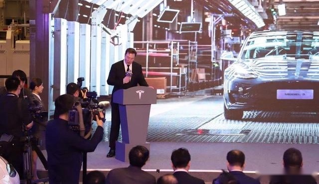 国产特斯拉Model 3正式交付，国产Model Y启动量产