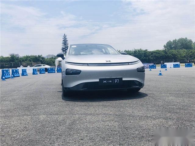 小鹏P7试驾报告：有亮点也有槽点 ，但性价比确实高。