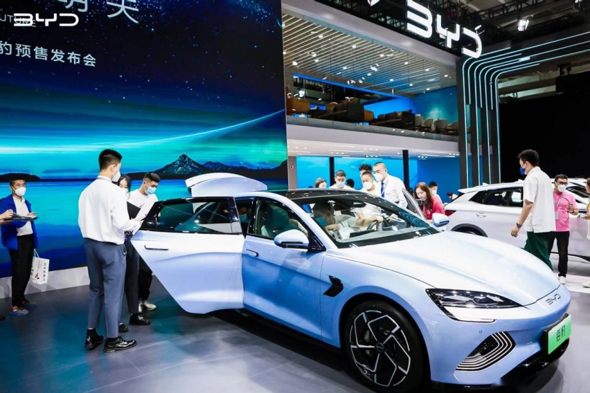 2022长春国际车展，比亚迪2022款唐EV、海豹闪耀登场，成全场焦点