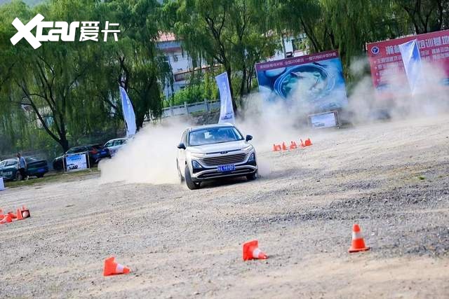 新车|10万级SUV全新的市场标杆，一汽奔腾T90济南震撼上市