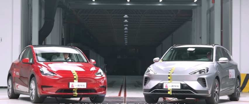 极狐阿尔法T能撞嬴Model Y？论安全，电动车该怎么选