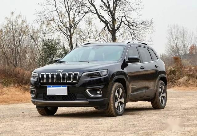 新款Jeep自由光增“夜鹰版”车型，全系换装2.0T发动机