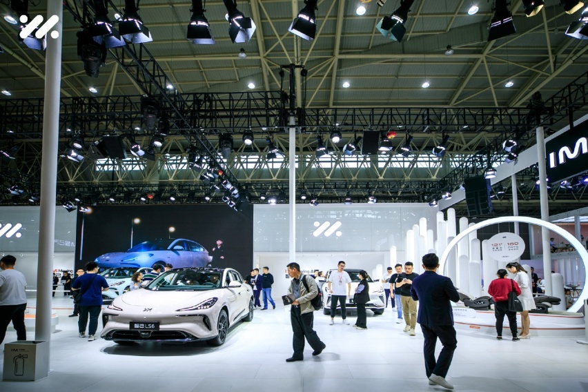 “超级爆品”！智己LS6震撼登陆2023武汉国际车展
