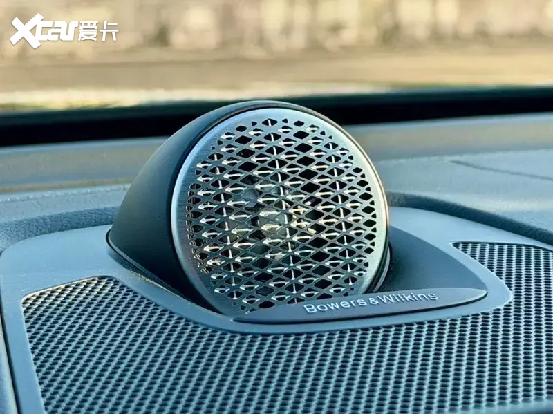 全新XC60黑武士：沃尔沃不装了，这次直接把北欧性冷淡穿成了一身黑