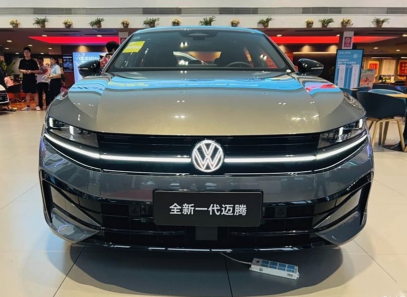 到店体验2024款迈腾B9，17.99万起售，提供两种动力可选