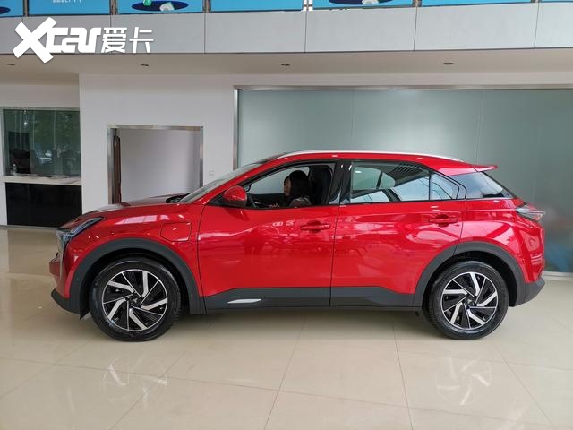 哪吒汽车在成都大规模交付，还可以免费开15天？