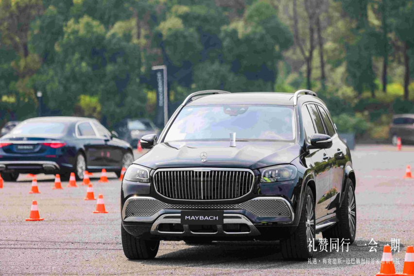 梅赛德斯-迈巴赫 凭百年铸车匠心精心铸造时代“礼器”